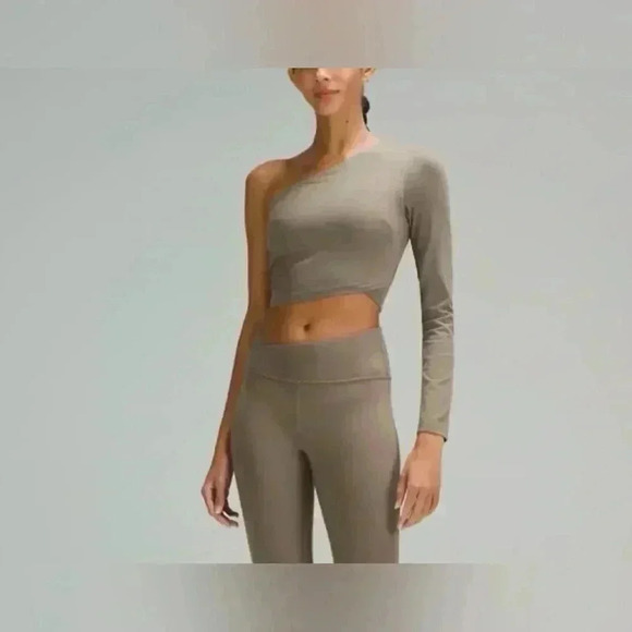 NWT lululemon Align™ Asymmetrical Long-Sleeve Shirt - Picture 4 of 10